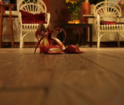 Obcasy… jak w nich chodzić? - NIKAbloguje. obcasy