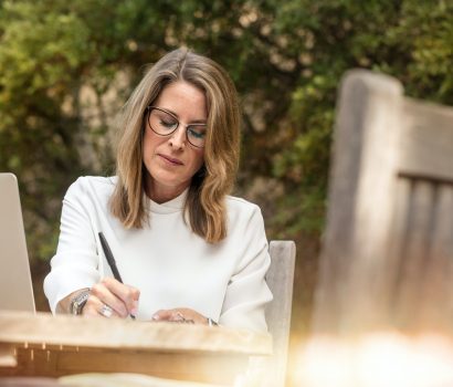 kobieta przed laptopem