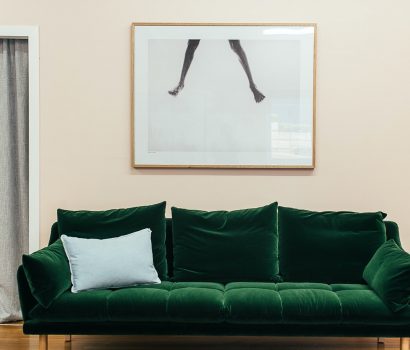 Sen hrabiego Chesterfielda czyli współczesne sofy pikowane - NIKAbloguje. zielona sofa