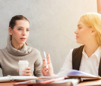 Fotoodmładzanie, czyli piękny wygląd bez photoshopa - NIKAbloguje. kobiety dwie